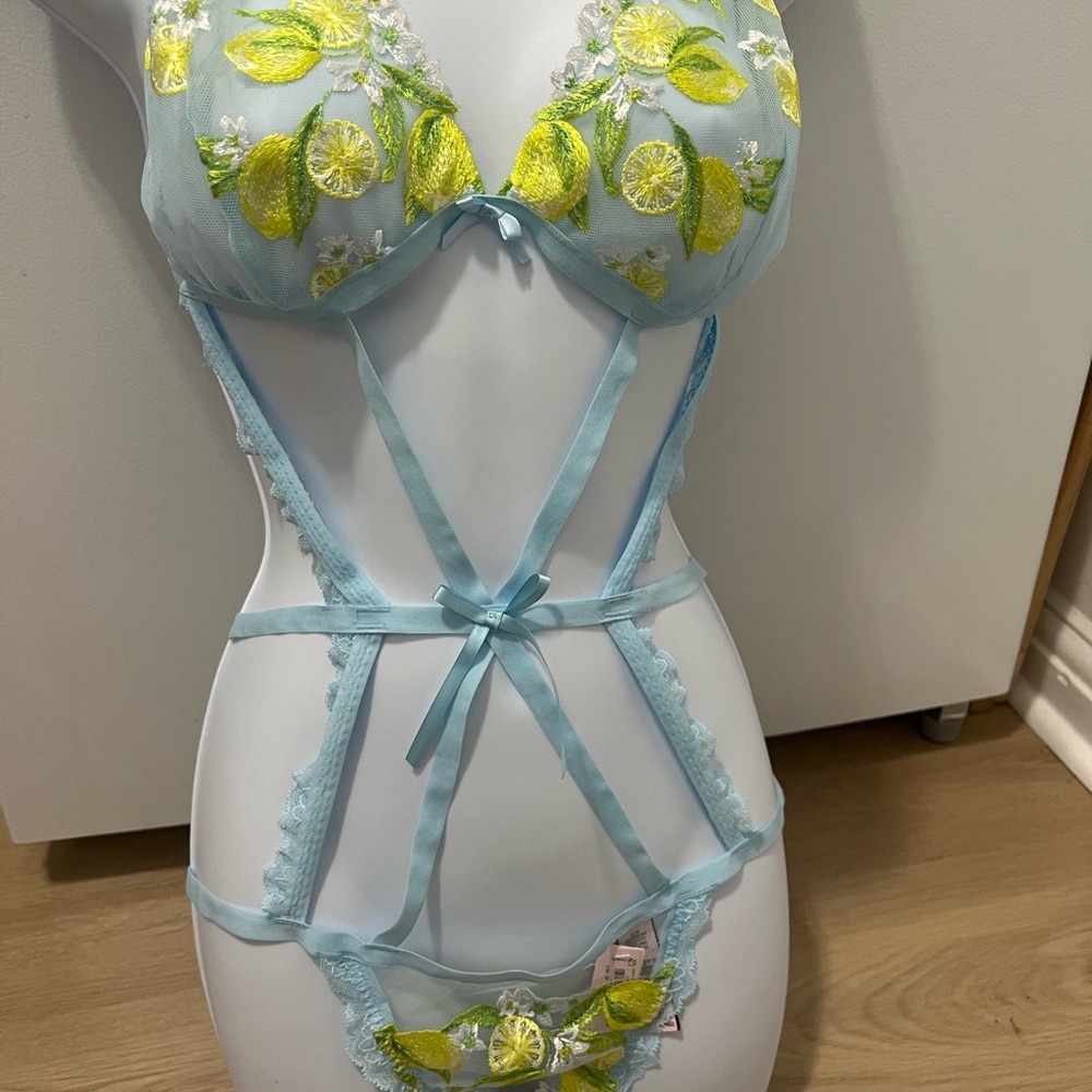 Victoria’s Secret Very Sexy woman lingerie. Size Xl